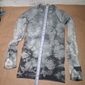 Lululemon Long Sleeve Gray Disrupted Grid Size 2